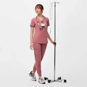 Figs Women's Pink Scrub Set